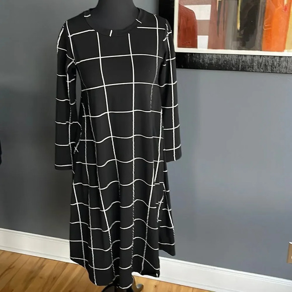 Jaceylane black/white grid pattern long sleeve stretch trapeze midi dress. Small - Picture 1 of 4